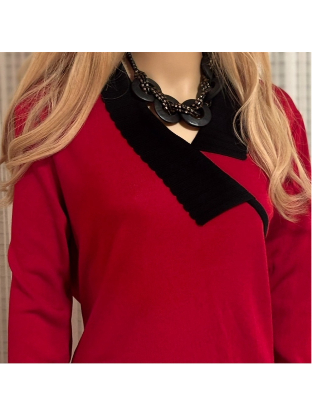EXCLUSIVELY MISOOK BEAUTIFUL BLAZER IN A GORGEOUS RED WITH BLACK SIZE LARGE